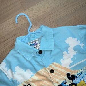 Disneyland Resort vintage NWOT cotton surfing kids small short sleeve button up
